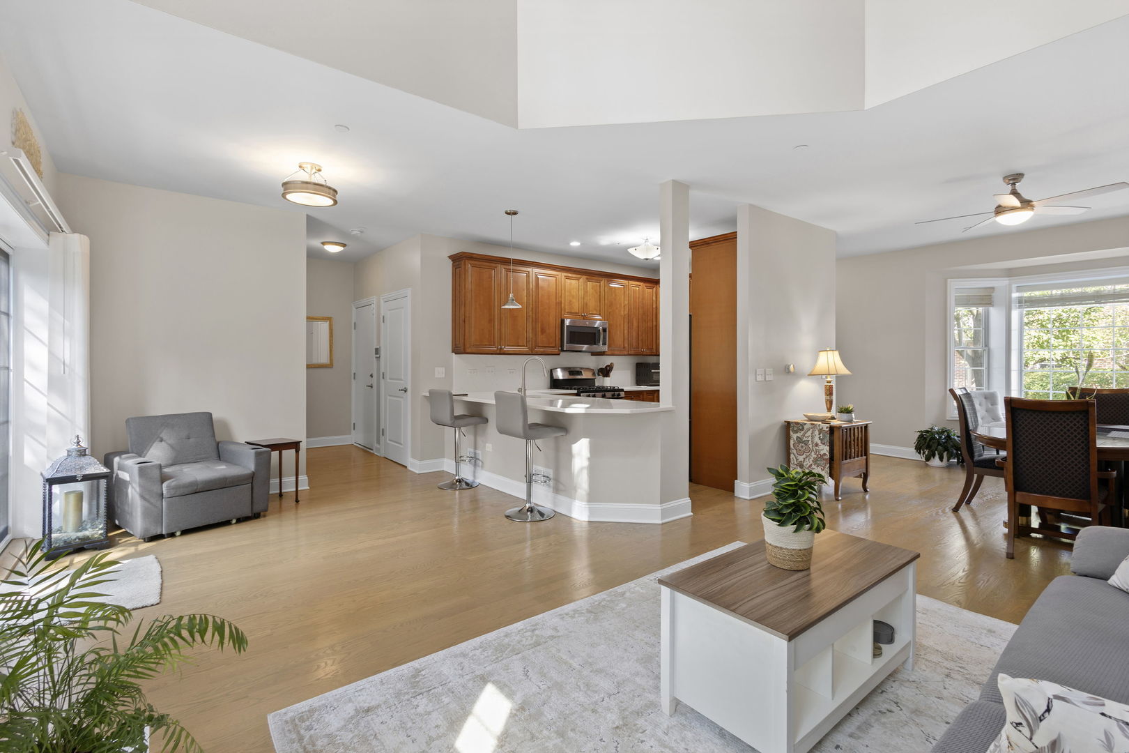 Westmont, Illinois, 60559, United States, 3 Bedrooms Bedrooms, ,4 BathroomsBathrooms,Residential,For Sale,1950669