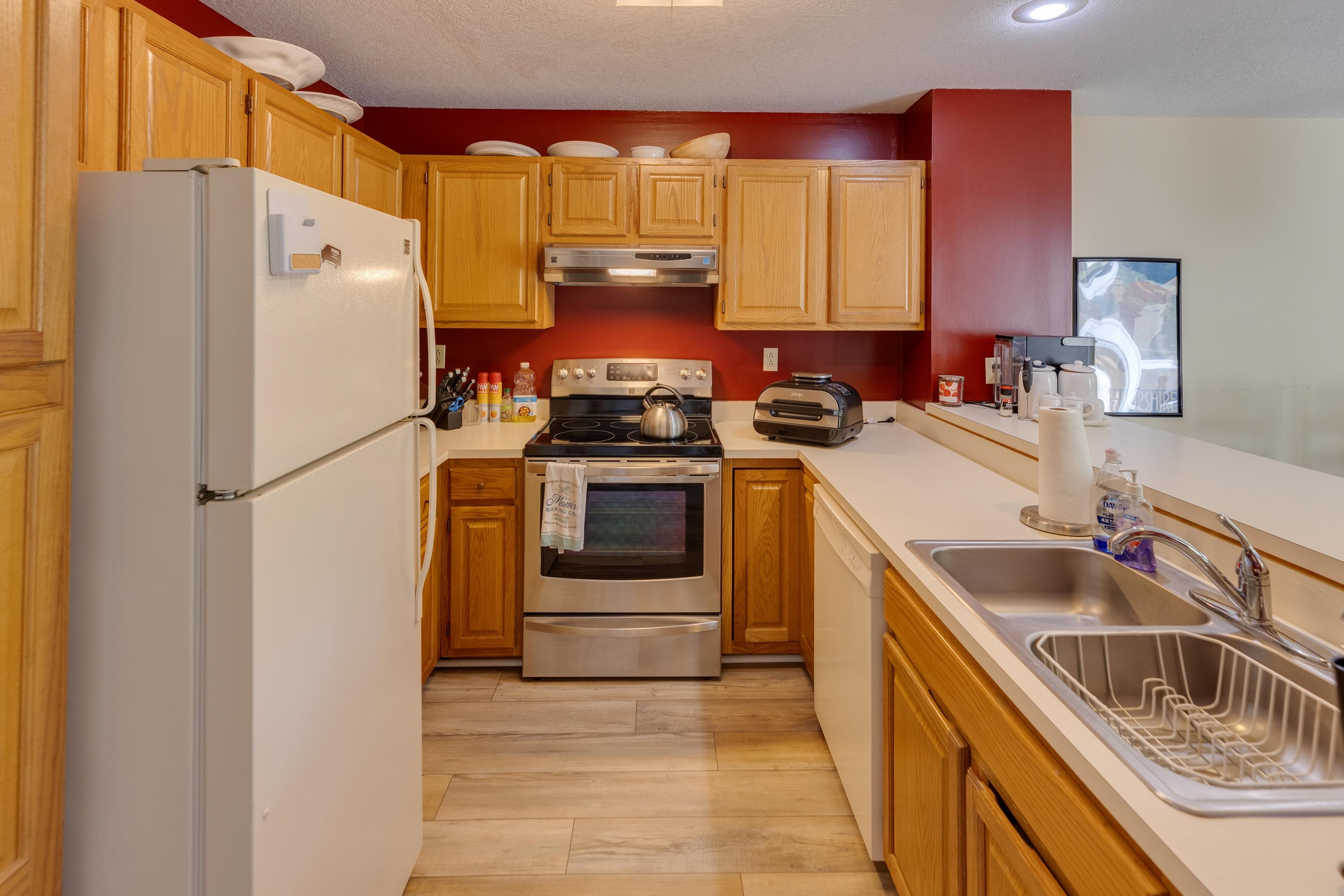 Lincoln, New Hampshire, 03251, United States, 4 Bedrooms Bedrooms, ,4 BathroomsBathrooms,Residential,For Sale,1991749