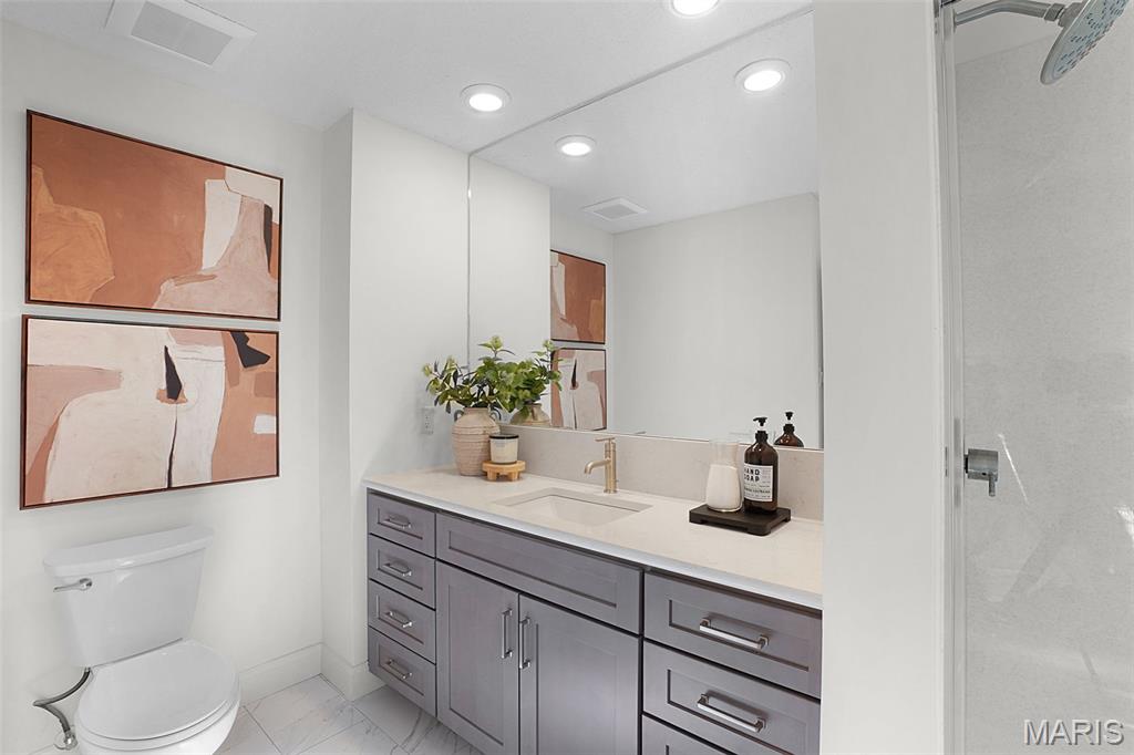 Ellisville, Missouri, 63011, United States, 4 Bedrooms Bedrooms, ,3 BathroomsBathrooms,Residential,For Sale,1989031