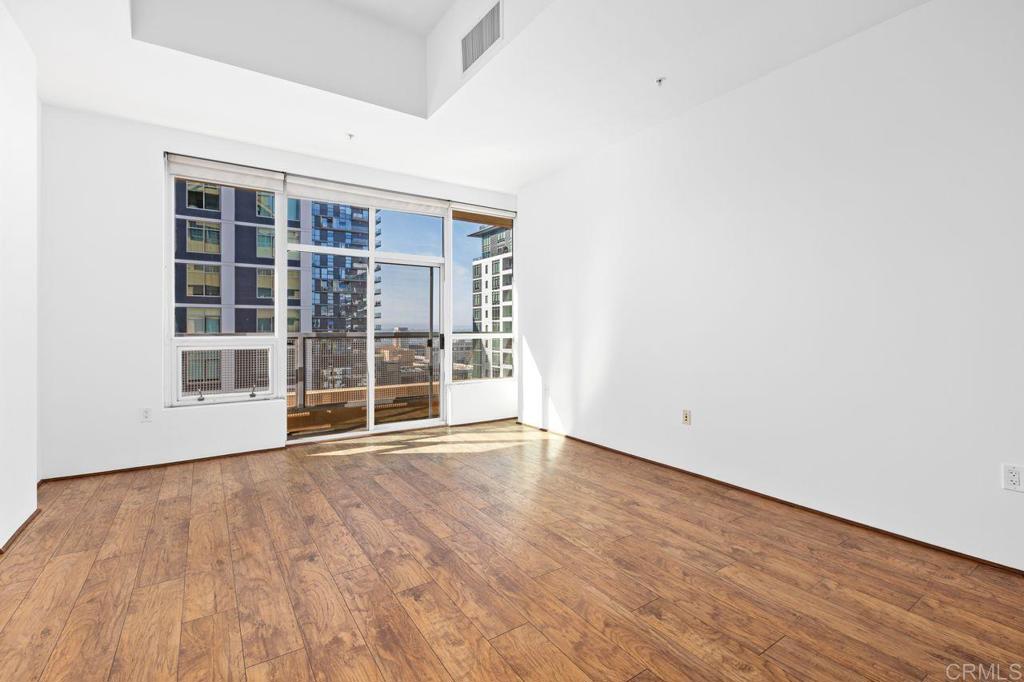 San Diego, California, 92101, United States, 2 Bedrooms Bedrooms, ,2 BathroomsBathrooms,Residential,For Sale,1992080