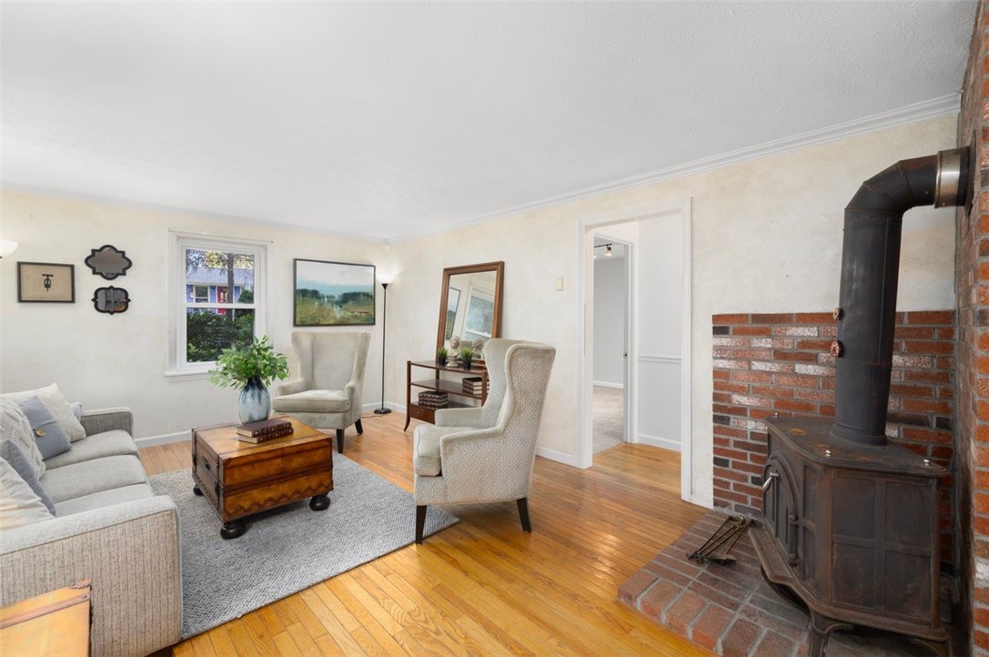 South Kingstown, Rhode Island, 02879, United States, 3 Bedrooms Bedrooms, ,2 BathroomsBathrooms,Residential,For Sale,1987683