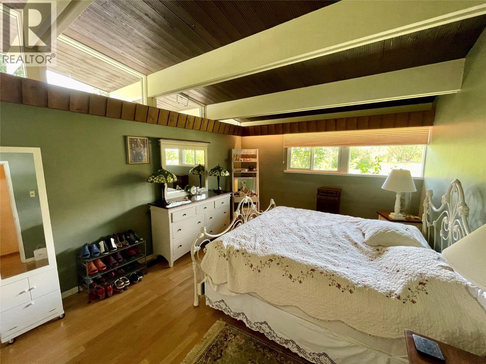 KAMLOOPS, British Columbia, V2H 1M4, CA, 5 Bedrooms Bedrooms, ,2 BathroomsBathrooms,Residential,For Sale,1912088