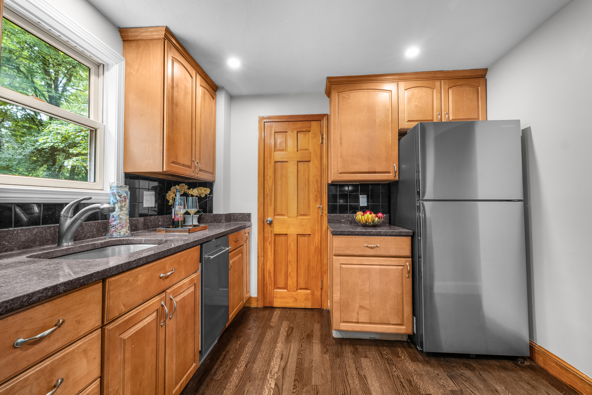  21 Elizabeth Street, Stoughton, MA, 02072 - 物件實景