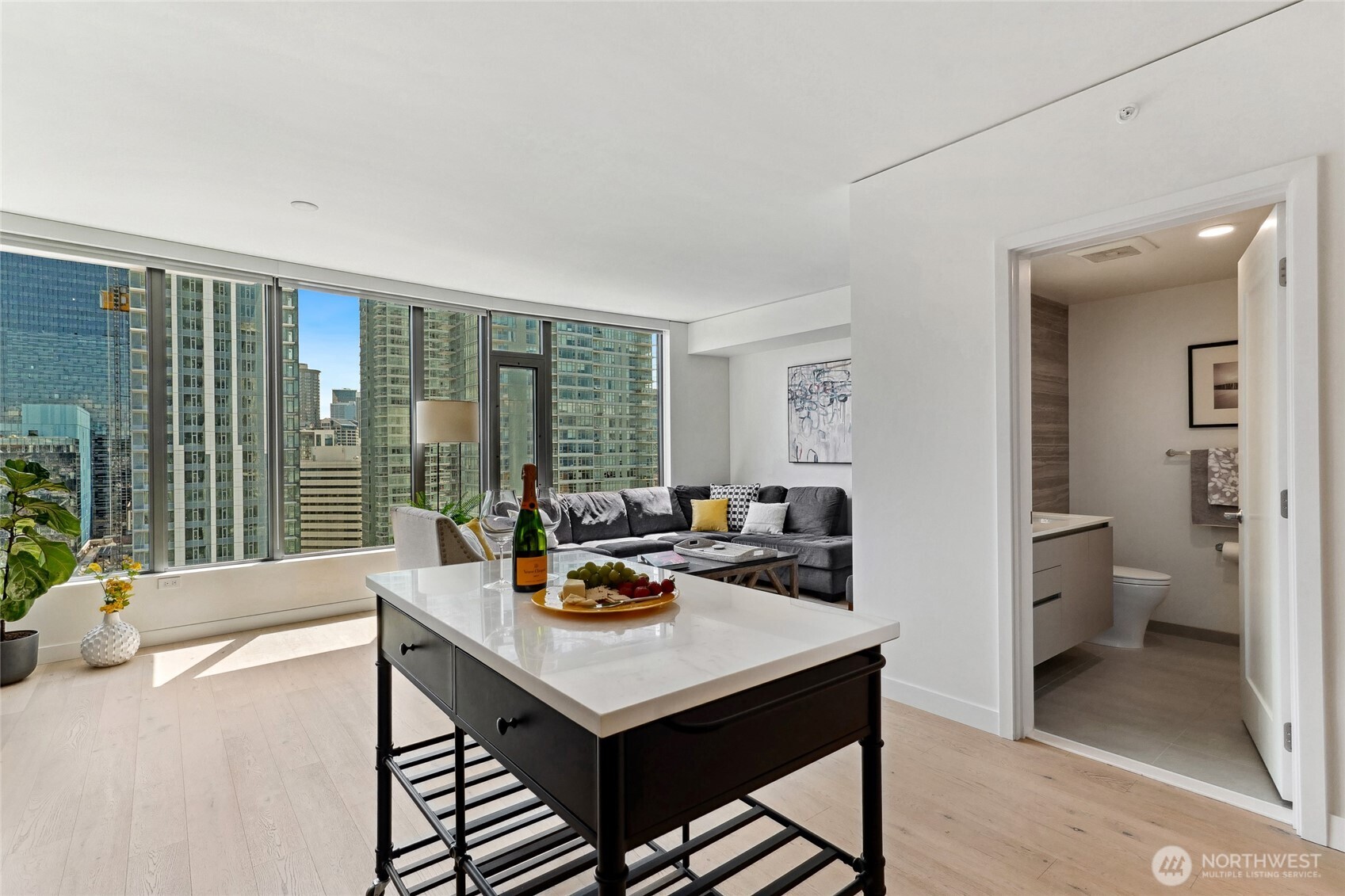 Seattle, Washington, 98121, United States, 1 Bedroom Bedrooms, ,Residential,For Sale,1826957