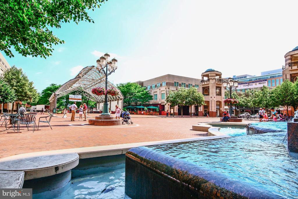 Reston, Virginia, 20194, United States, 3 Bedrooms Bedrooms, ,4 BathroomsBathrooms,Residential,For Sale,1942632