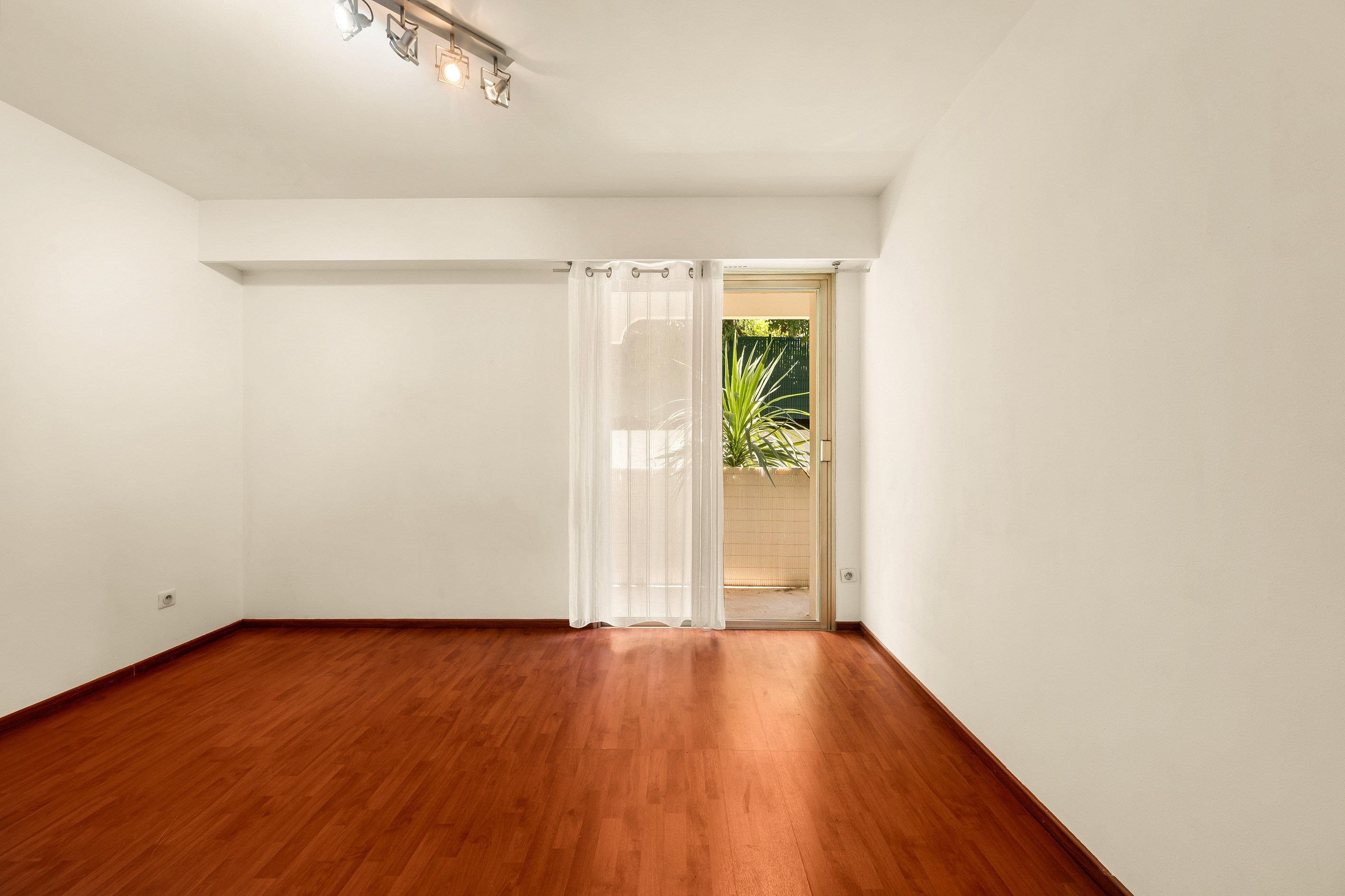  LE CANNET RESIDENTIEL-ELEGANT TWO BEDROOM APARTMENT TO RENOVATE WITH SEA AND ES… - 物件實景