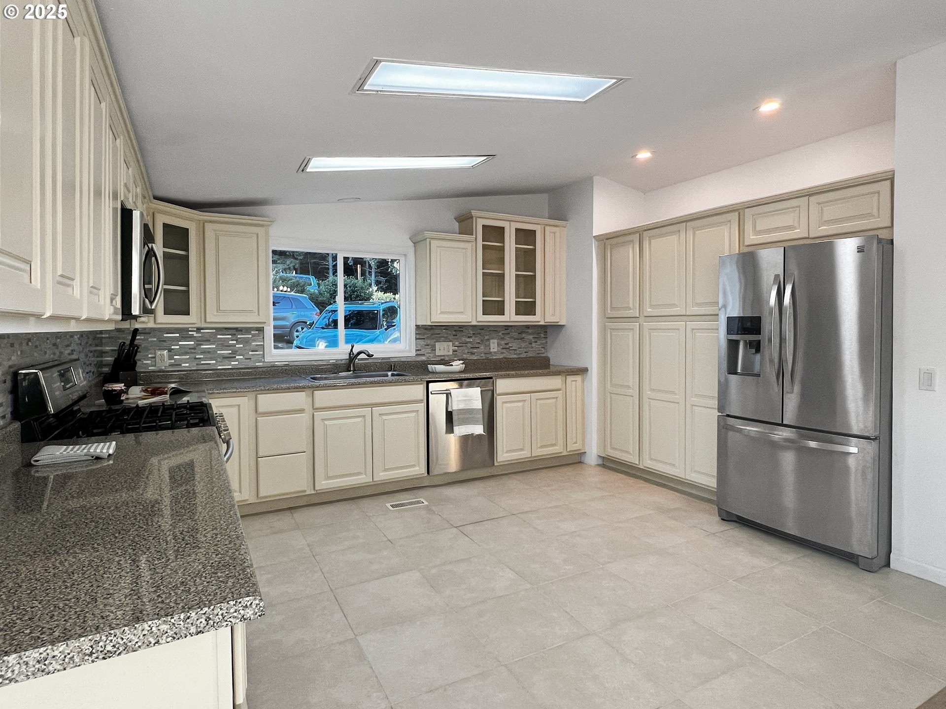 Brookings, Oregon, 97415, United States, 3 Bedrooms Bedrooms, ,3 BathroomsBathrooms,Residential,For Sale,1937548