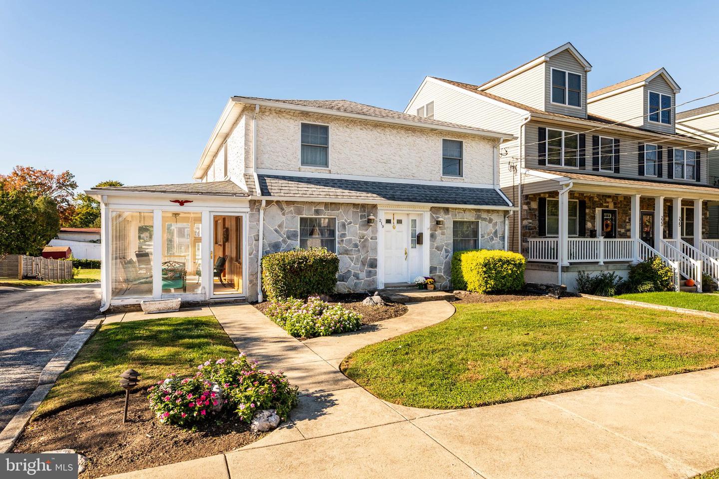 Conshohocken, Pennsylvania, 19428, United States, 4 Bedrooms Bedrooms, ,3 BathroomsBathrooms,Residential,For Sale,2003436