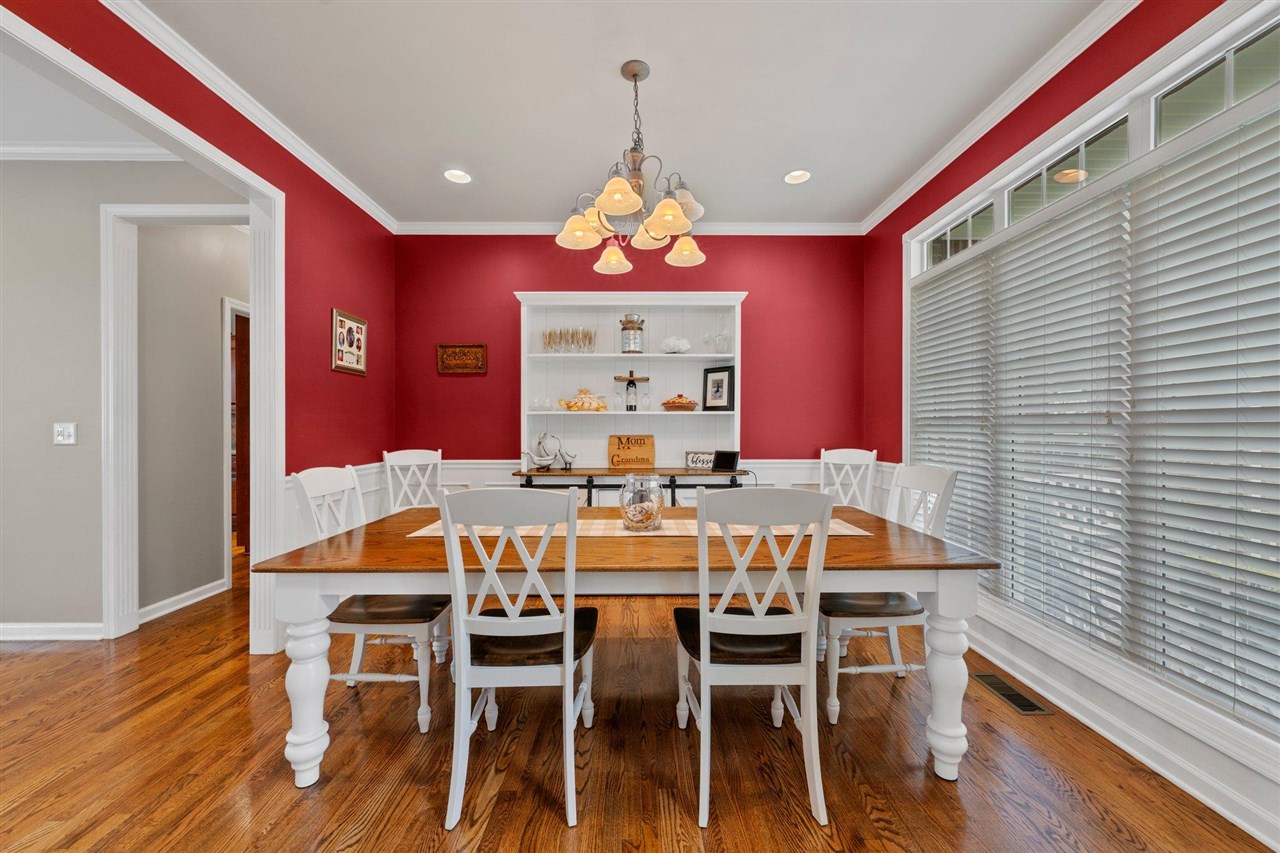Bowling Green, Kentucky, 42104, United States, 6 Bedrooms Bedrooms, ,4 BathroomsBathrooms,Residential,For Sale,1882789