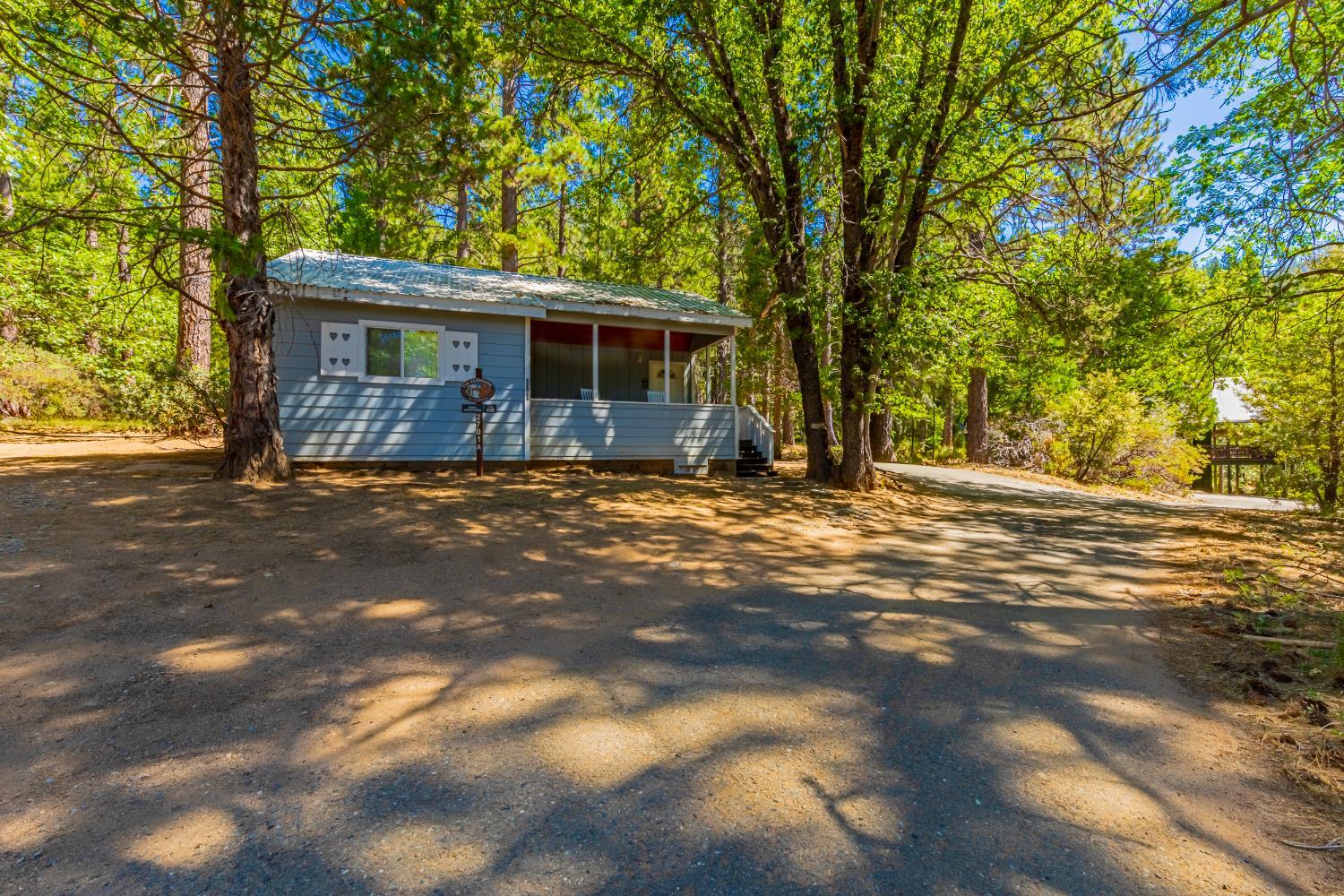 Yosemite, California, 95389, United States, 5 Bedrooms Bedrooms, ,4 BathroomsBathrooms,Residential,For Sale,1975650