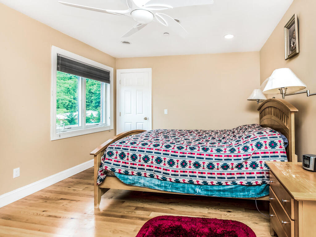 Scarsdale, New York, 10583, United States, 5 Bedrooms Bedrooms, ,6 BathroomsBathrooms,Residential,For Sale,1974207