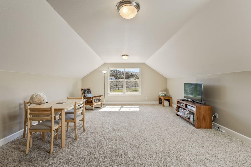 Prineville, Oregon, 97754, United States, 3 Bedrooms Bedrooms, ,3 BathroomsBathrooms,Residential,For Sale,1804823