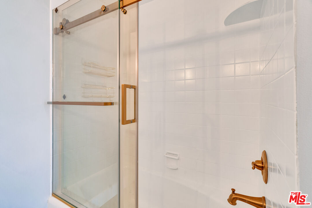 Los Angeles, California, 90024, United States, 2 Bedrooms Bedrooms, ,2 BathroomsBathrooms,Residential,For Sale,1891333