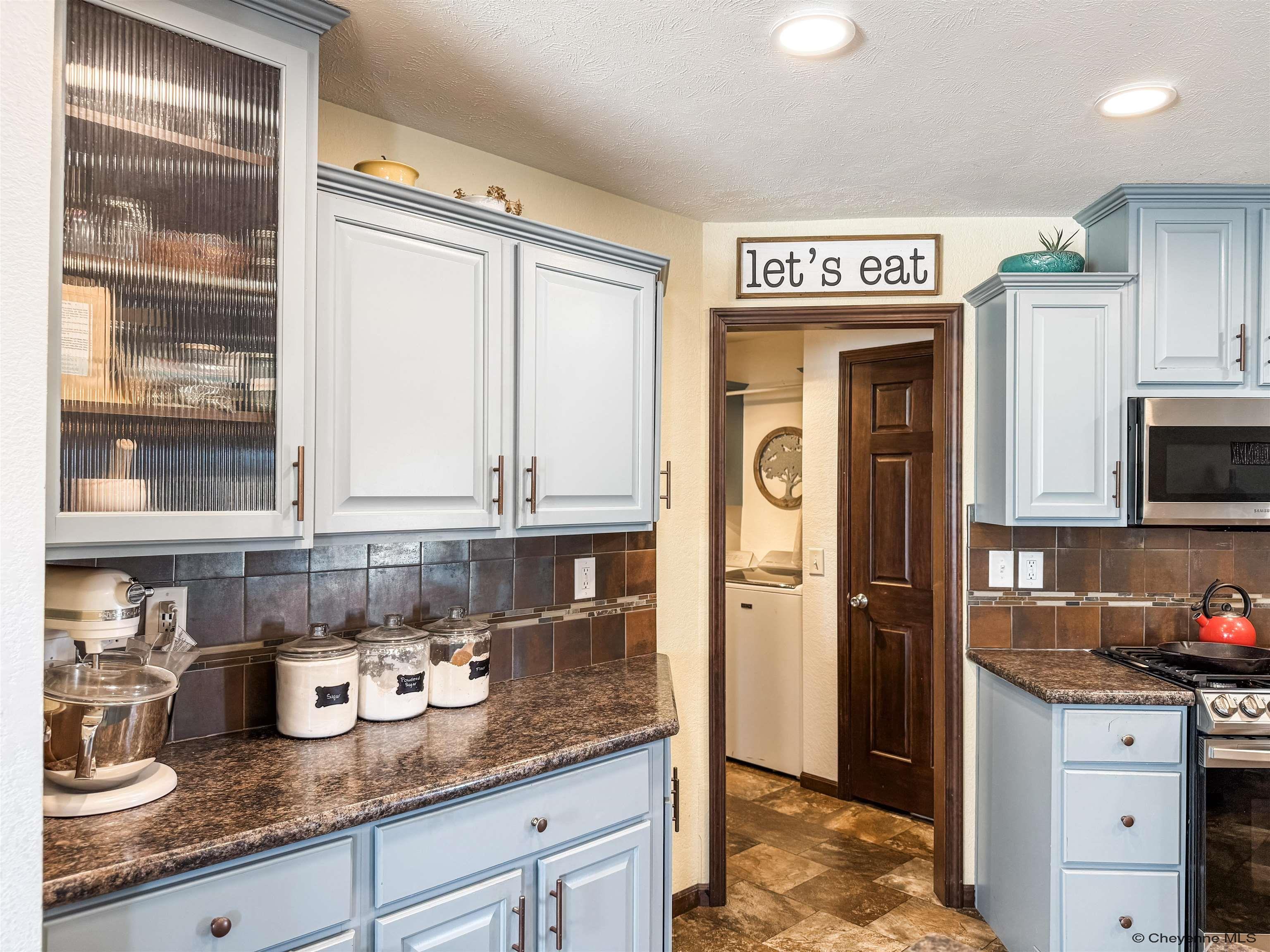 Cheyenne, Wyoming, 82009, United States, 3 Bedrooms Bedrooms, ,2 BathroomsBathrooms,Residential,For Sale,1940836