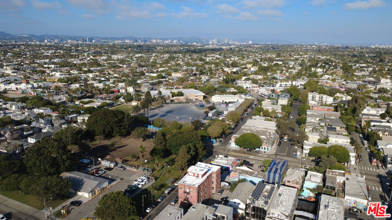 Venice, California, 90291, United States, 2 Bedrooms Bedrooms, ,2 BathroomsBathrooms,Residential,For Sale,1989635