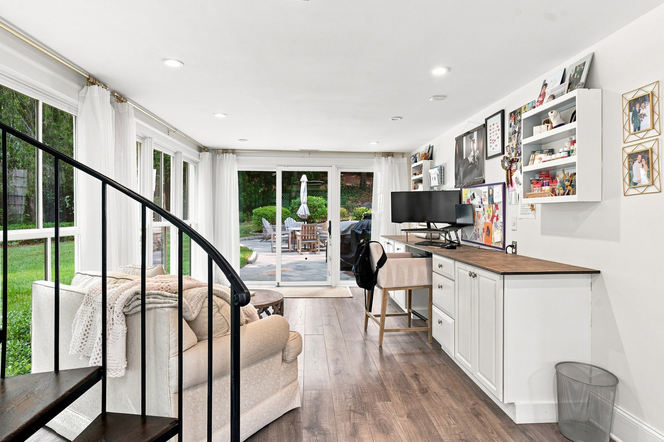 Thoughtfully Designed and Renovated Home in Londonberry Estates - 物件實景