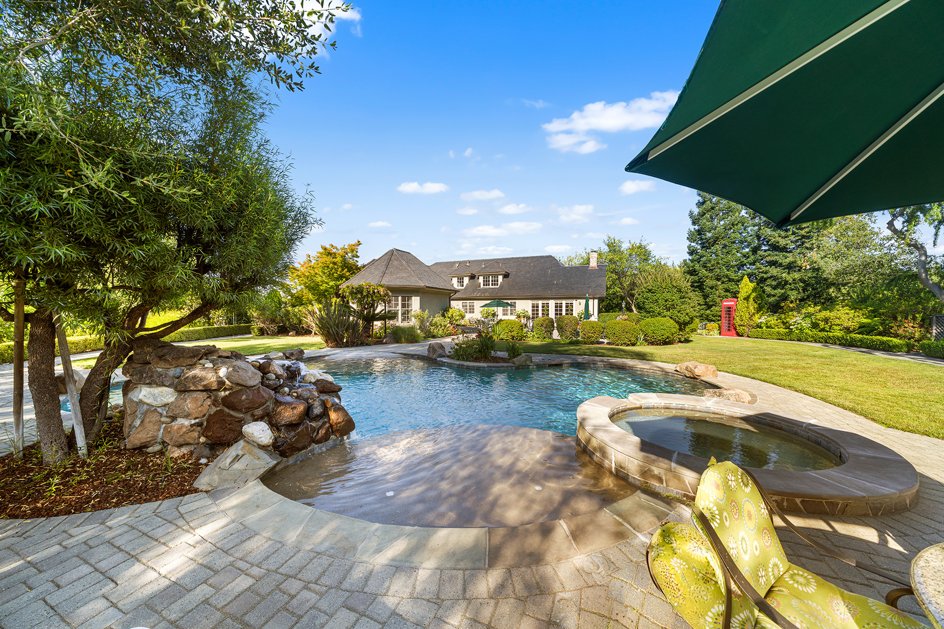  Stunning Saratoga Estate on Expansive Private Grounds - 物件實景