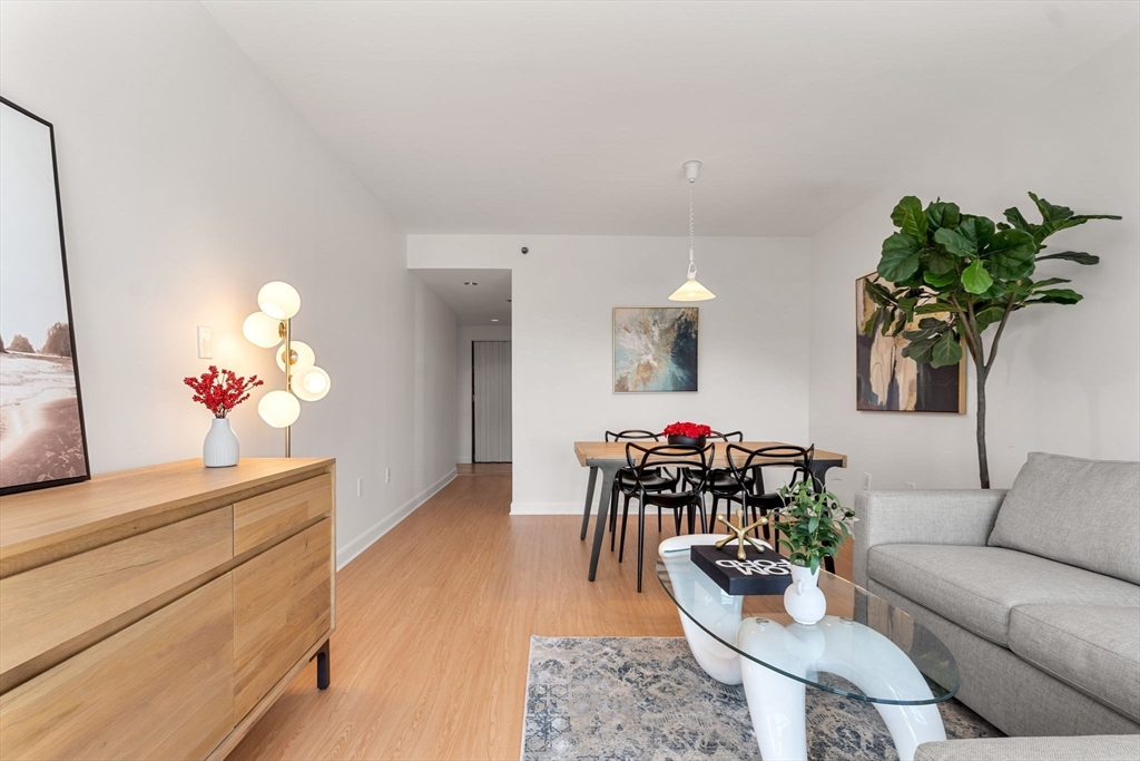 Cambridge, Massachusetts, 02139, United States, 1 Bedroom Bedrooms, ,2 BathroomsBathrooms,Residential,For Sale,1875314