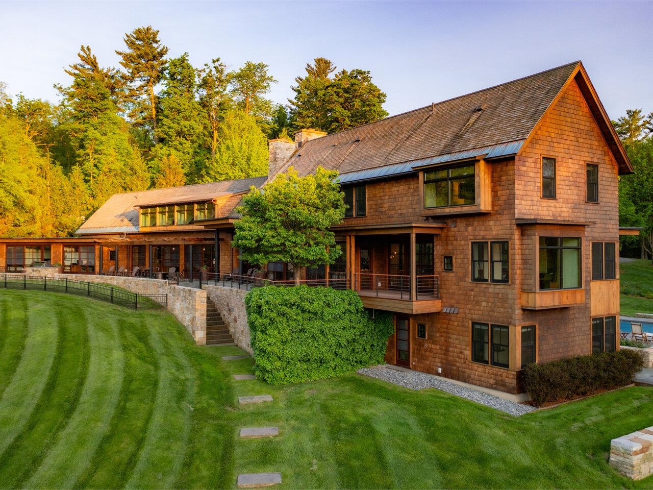 Shelburne, Vermont, 05482, United States, 4 Bedrooms Bedrooms, ,5 BathroomsBathrooms,Residential,For Sale,1857378