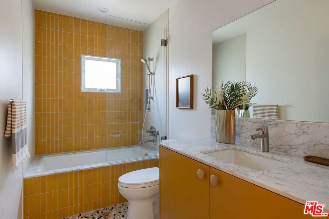 Los Angeles, California, 90039, United States, 3 Bedrooms Bedrooms, ,2 BathroomsBathrooms,Residential,For Sale,1856882