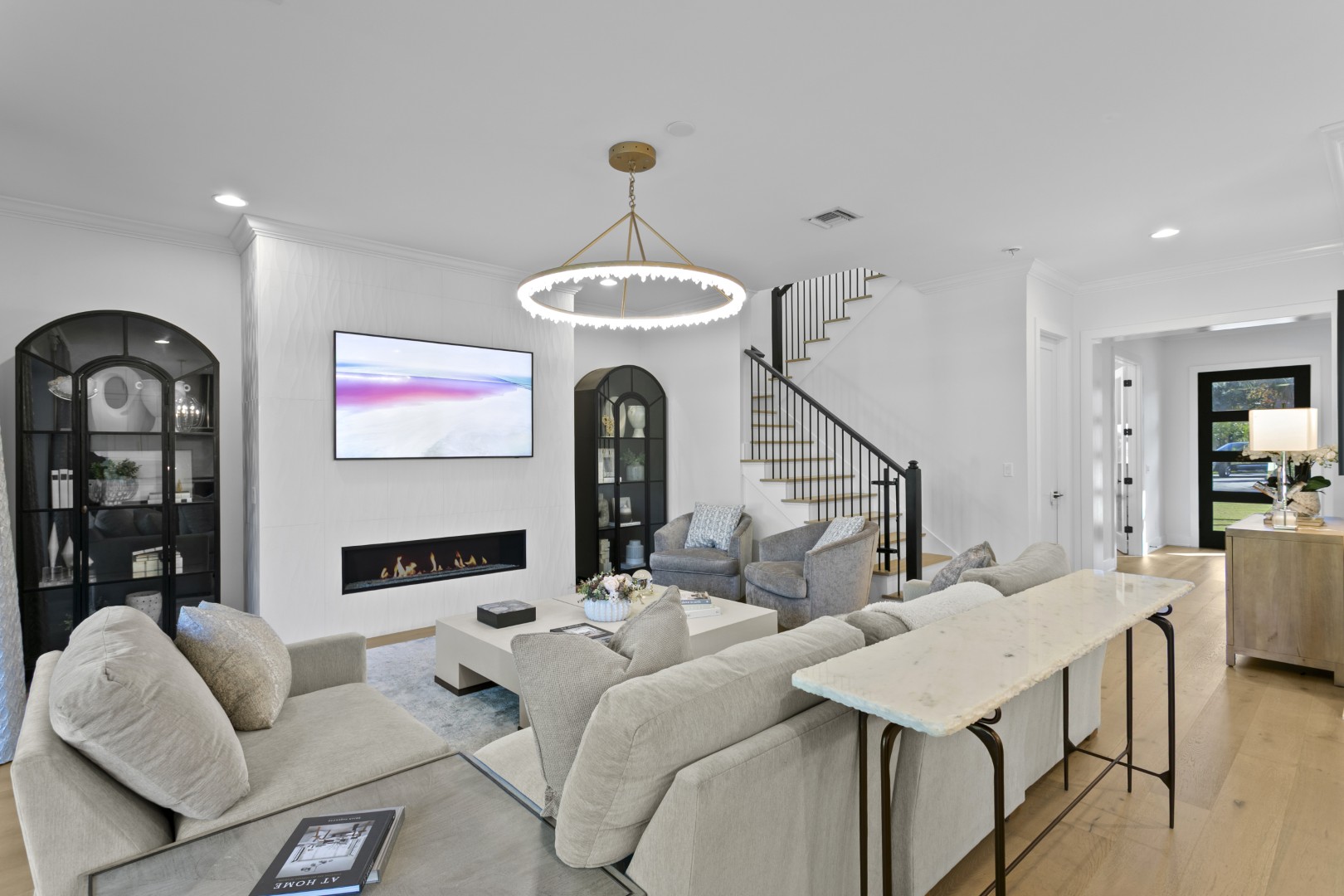 Tampa, Florida, 33609, United States, 5 Bedrooms Bedrooms, ,5 BathroomsBathrooms,Residential,For Sale,2008551