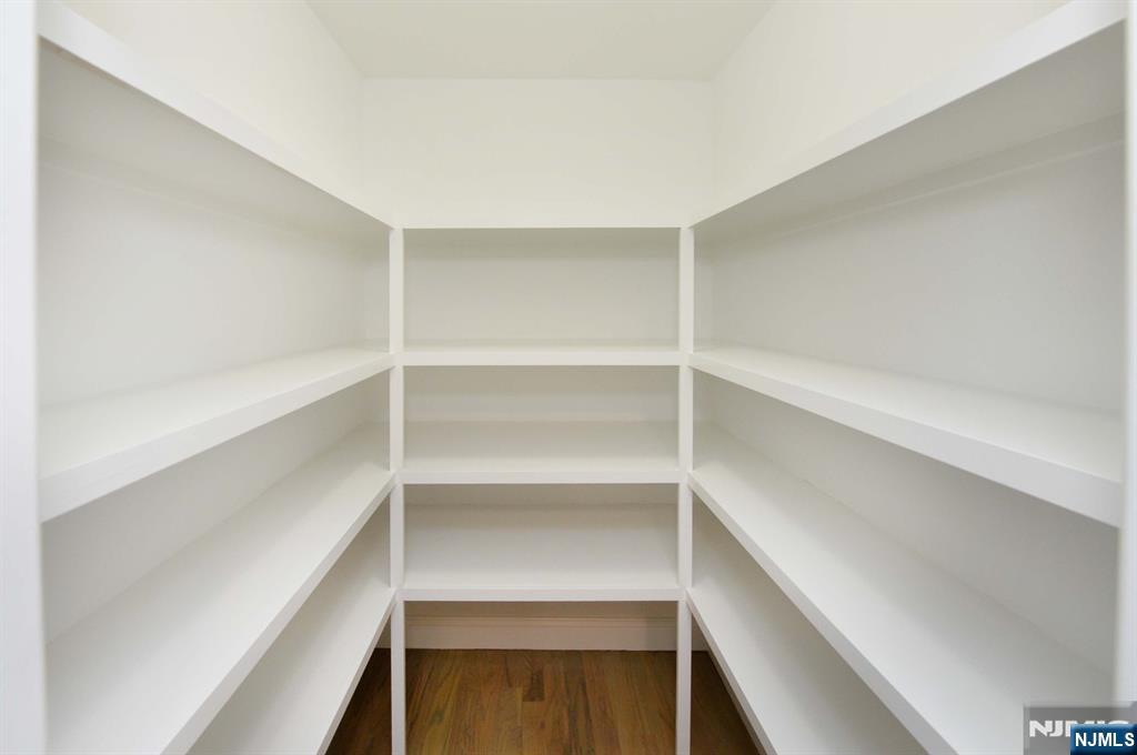 Mahwah, New Jersey, 07430, United States, 4 Bedrooms Bedrooms, ,3 BathroomsBathrooms,Residential,For Sale,1989324