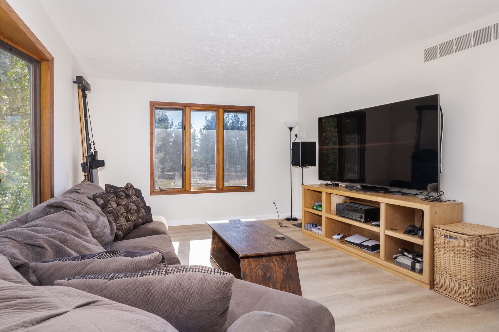 Heyworth, Illinois, 61745, United States, 3 Bedrooms Bedrooms, ,3 BathroomsBathrooms,Residential,For Sale,1989180