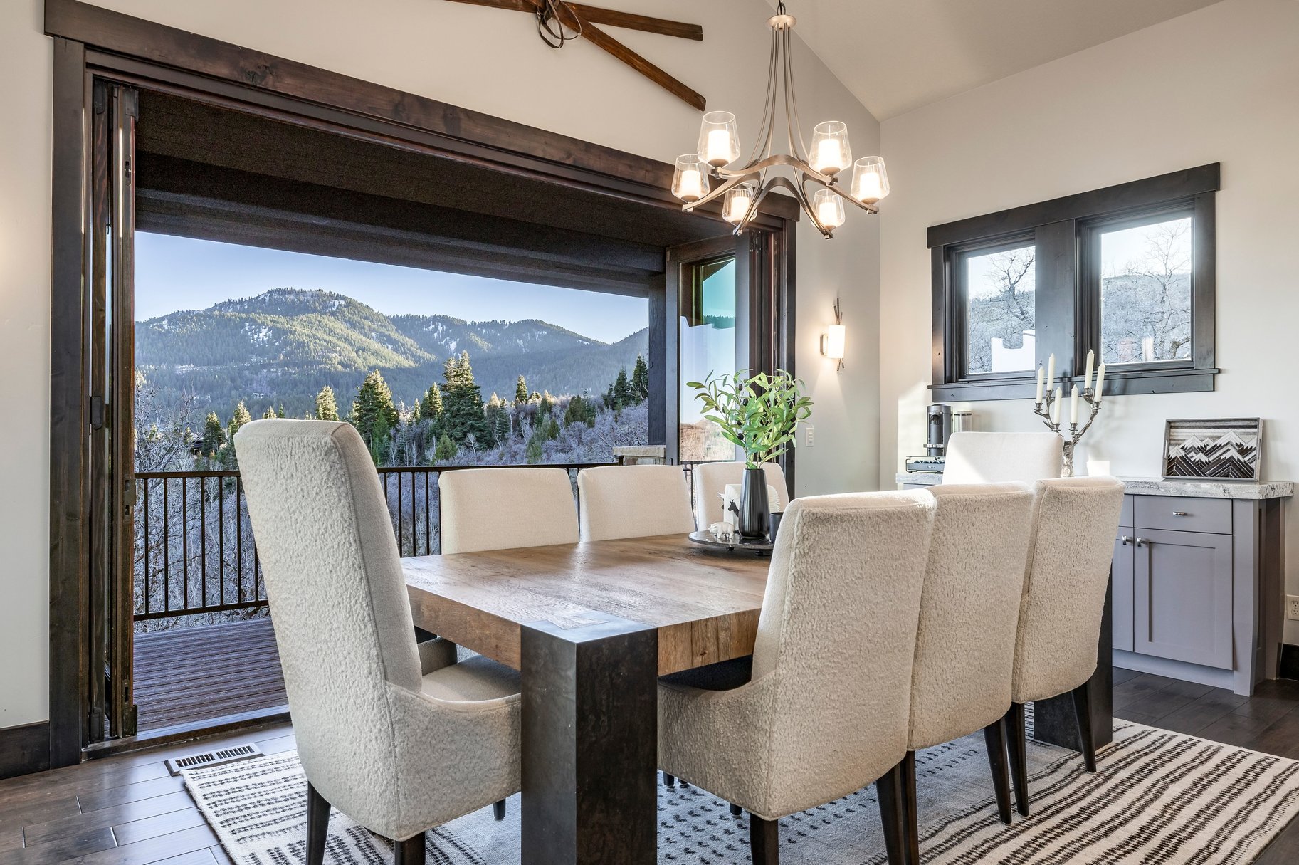  Views, Privacy and Main Level Living in a Gated Community - 物件實景