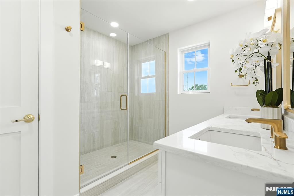 North Arlington, New Jersey, 07031, United States, 2 Bedrooms Bedrooms, ,2 BathroomsBathrooms,Residential,For Sale,2009077