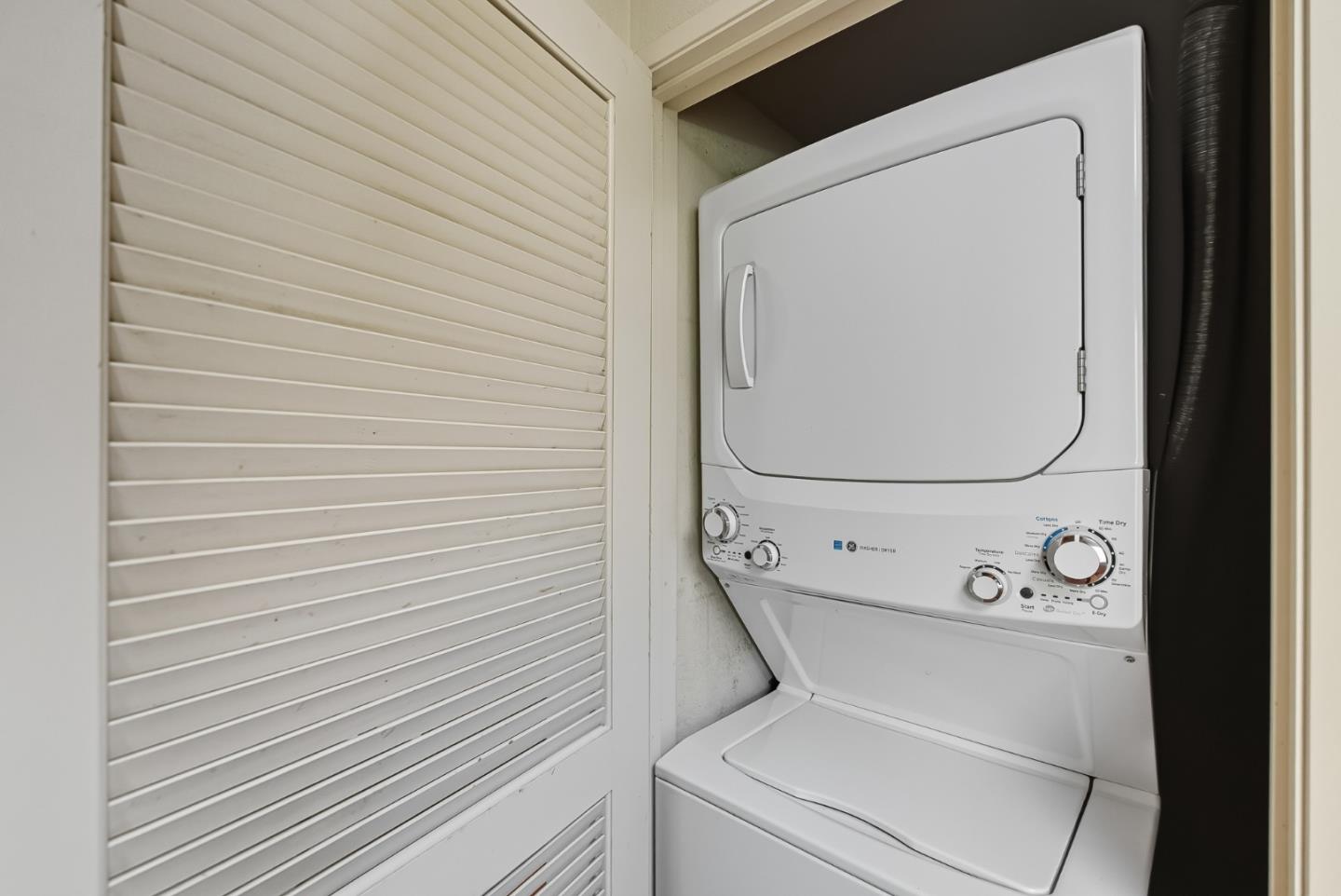 San Jose, California, 95121, United States, 2 Bedrooms Bedrooms, ,2 BathroomsBathrooms,Residential,For Sale,1950993