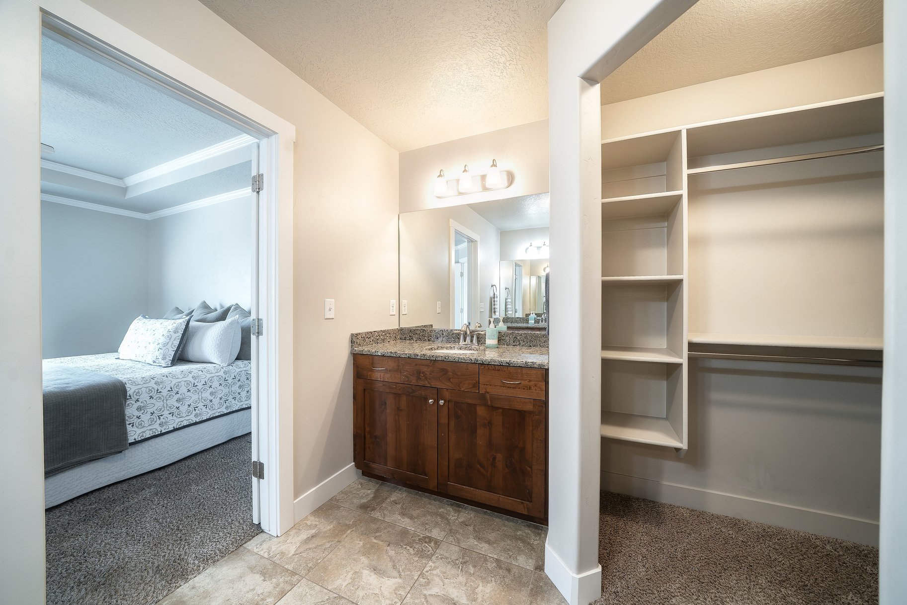  Charming, Very Clean End Unit Townhome in Logan - 物件實景