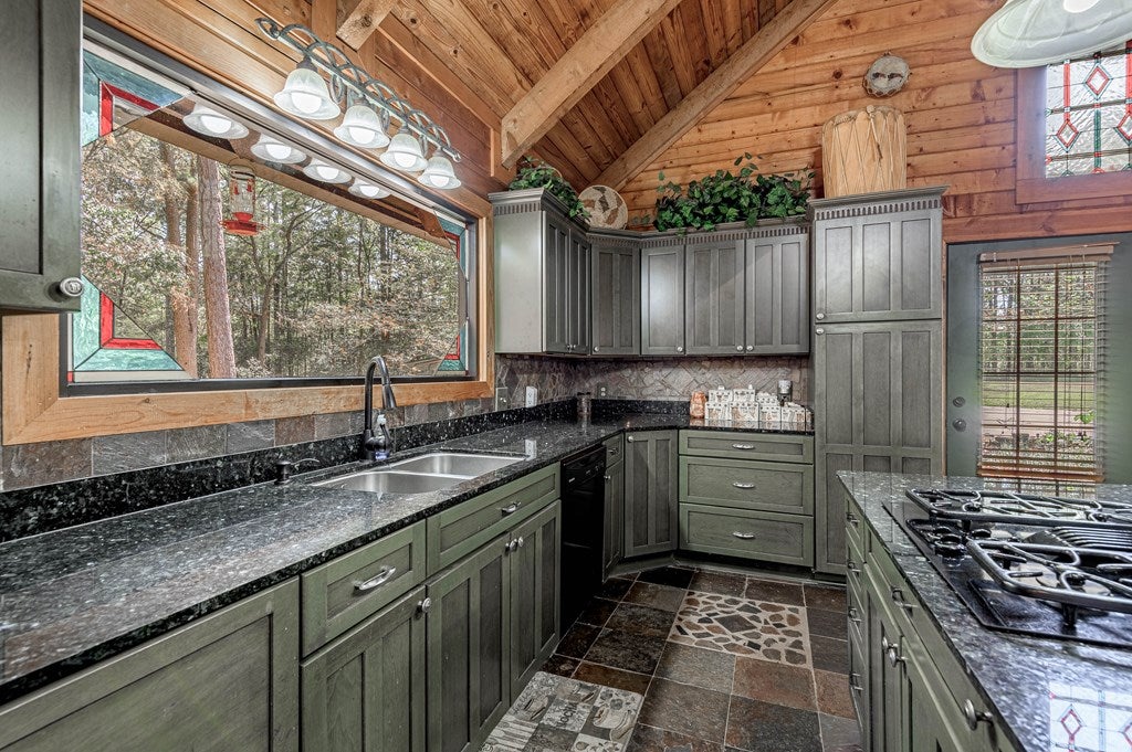 Nacogdoches, Texas, 75964, United States, 3 Bedrooms Bedrooms, ,2 BathroomsBathrooms,Residential,For Sale,1753235