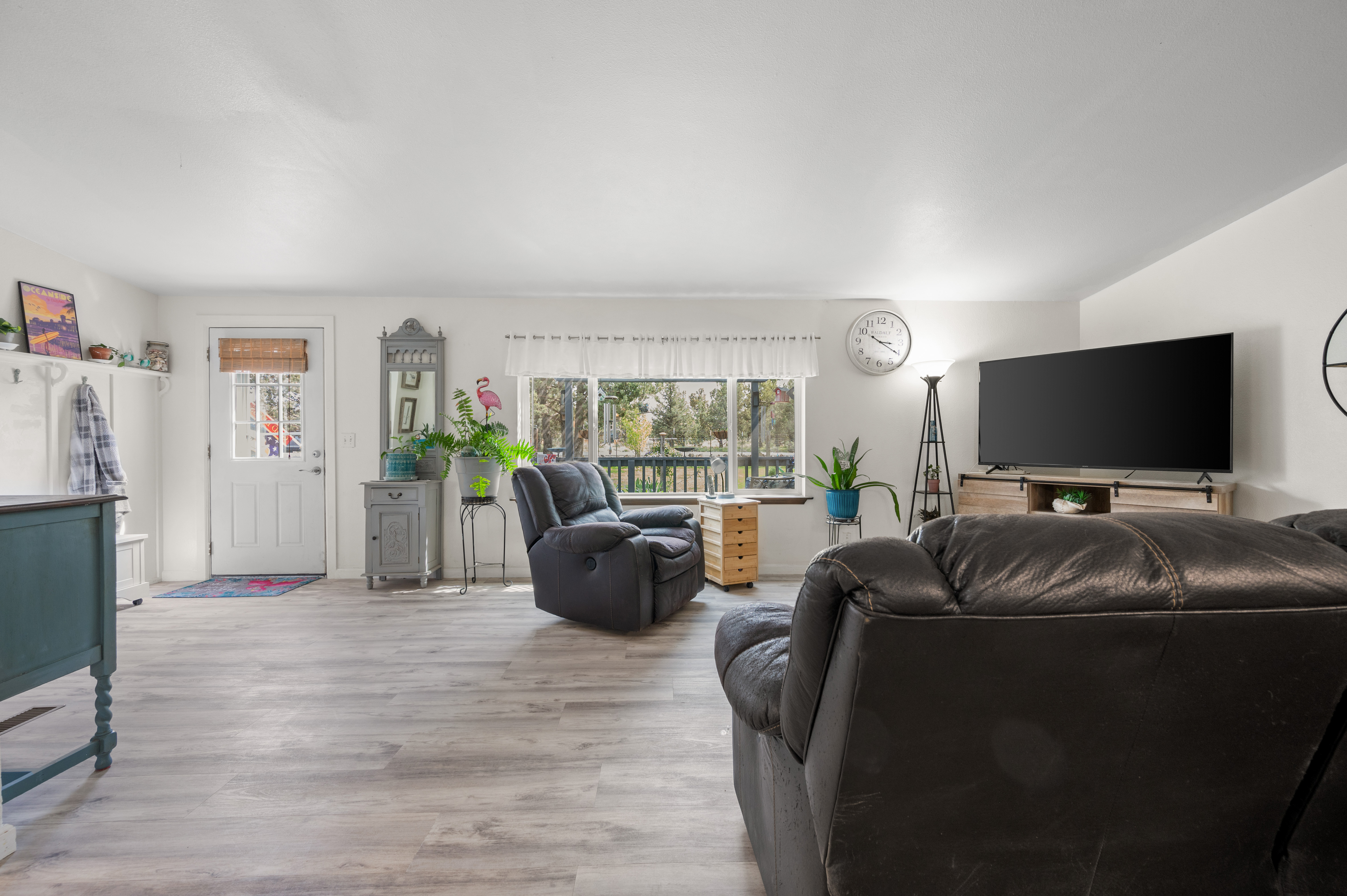 Prineville, Oregon, 97754, United States, 3 Bedrooms Bedrooms, ,2 BathroomsBathrooms,Residential,For Sale,1821437