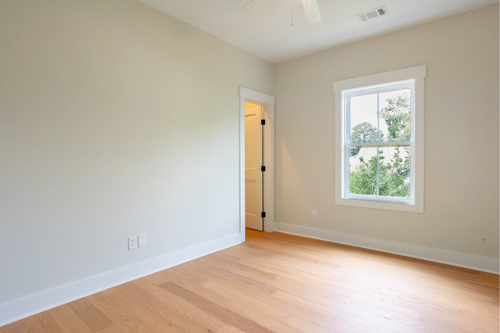  807 E 36th Street - 物件實景