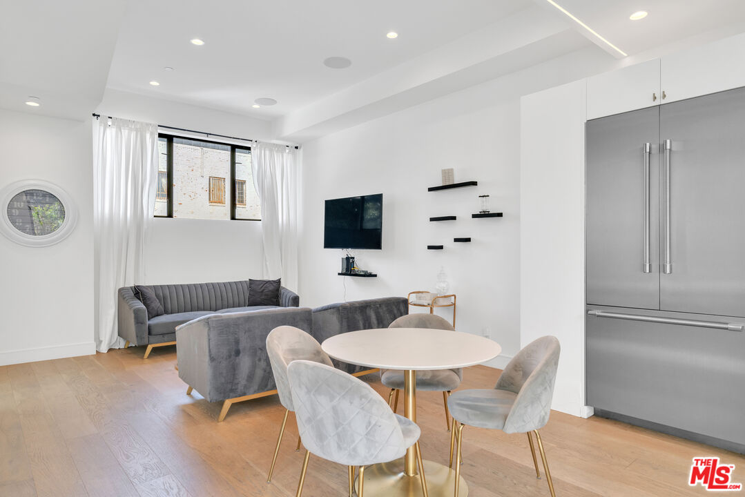 Los Angeles, California, 90046, United States, 3 Bedrooms Bedrooms, ,3 BathroomsBathrooms,Residential,For Sale,1827071