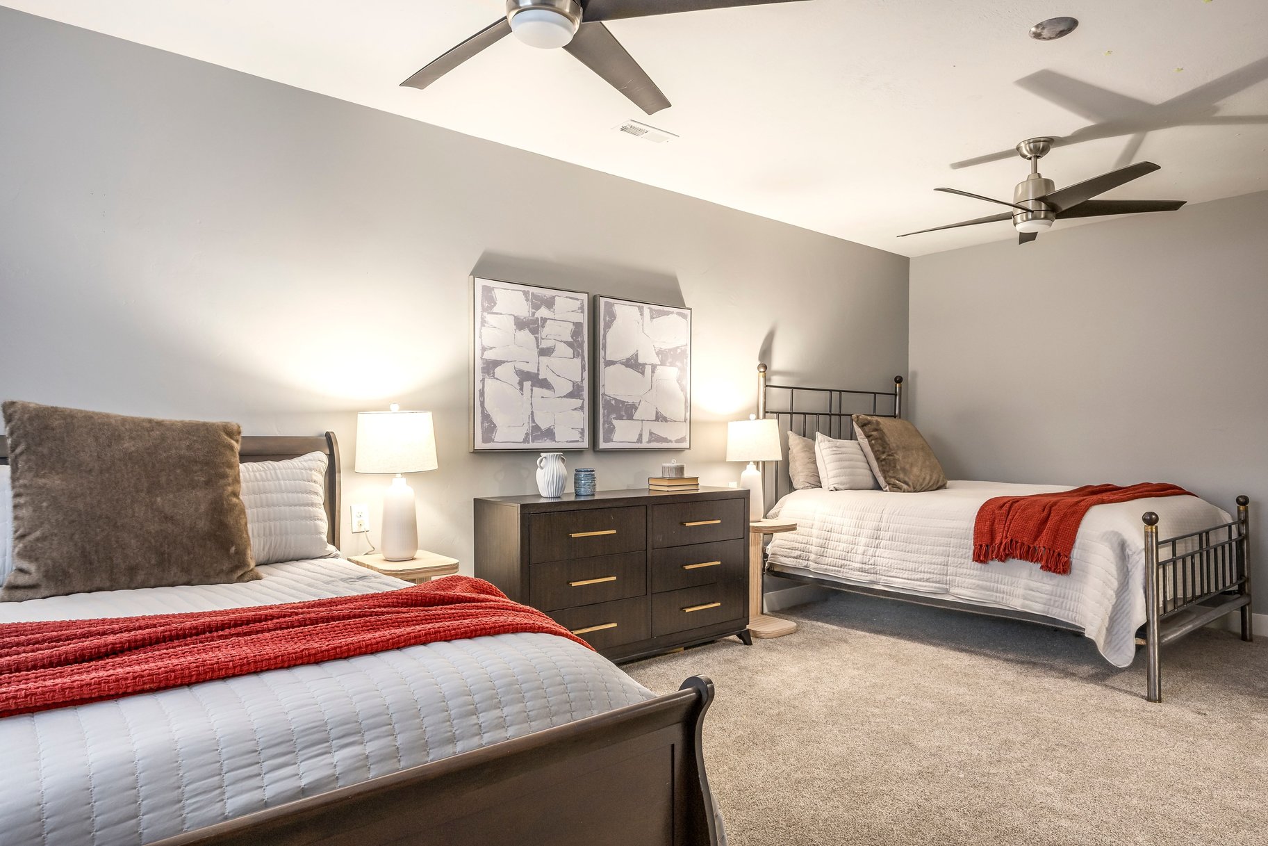  Beautiful Craftsman Rambler With Basement Apartment, Sports Pool and Pool House - 物件實景
