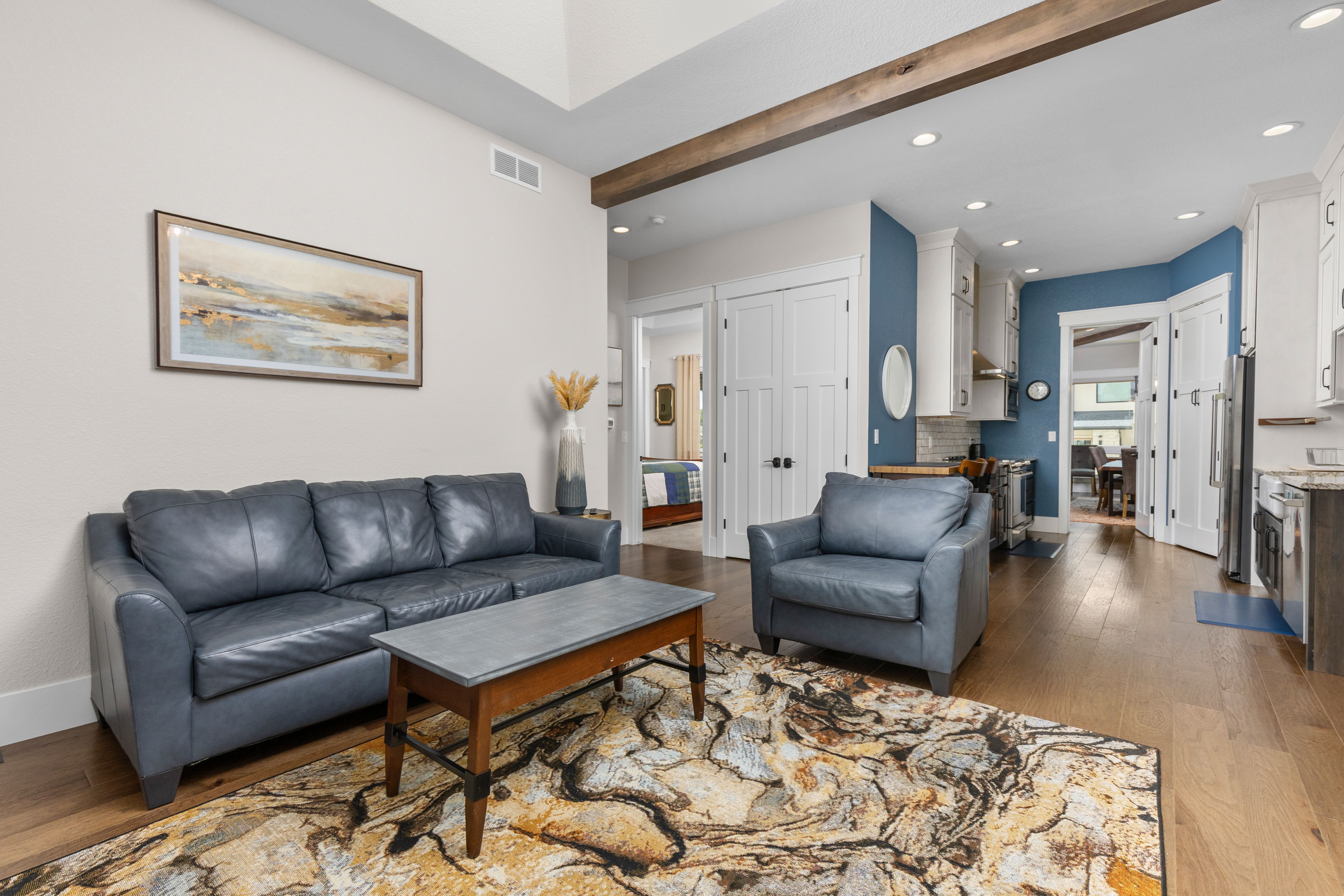  Amazing Opportunity For Multigenerational Living - 物件實景