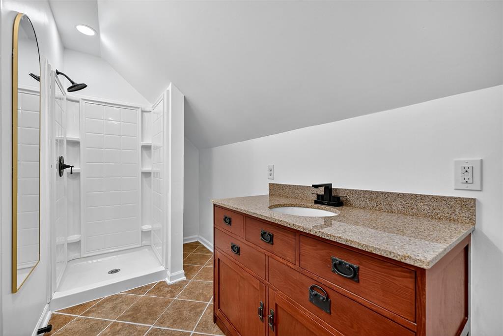 Warwick, New York, 10990, United States, 5 Bedrooms Bedrooms, ,4 BathroomsBathrooms,Residential,For Sale,1981547