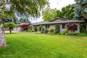 Yakima, Washington, 98903, United States, 3 Bedrooms Bedrooms, ,3 BathroomsBathrooms,Residential,For Sale,1846825