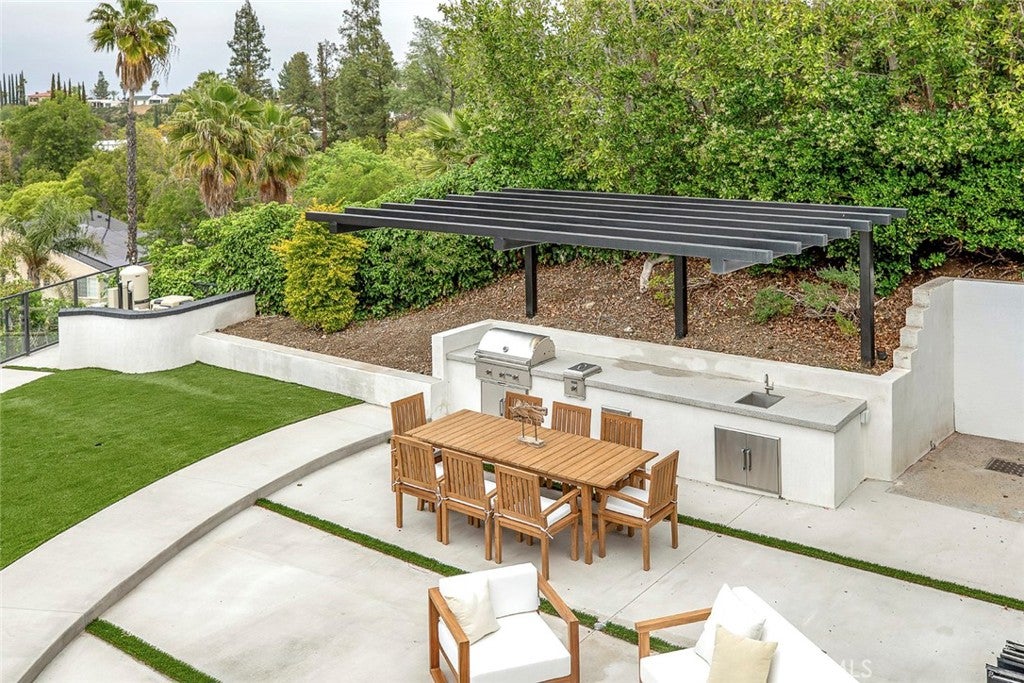 Encino, California, 91316, United States, 6 Bedrooms Bedrooms, ,5 BathroomsBathrooms,Residential,For Sale,1938851