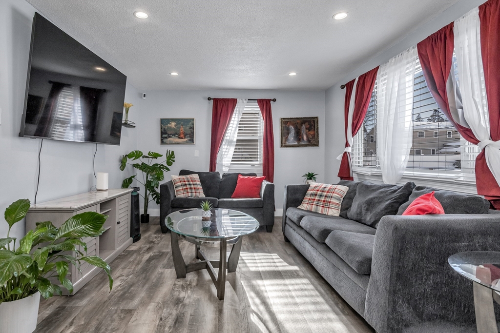 Methuen, Massachusetts, 01844, United States, 6 Bedrooms Bedrooms, ,4 BathroomsBathrooms,Residential,For Sale,2015357