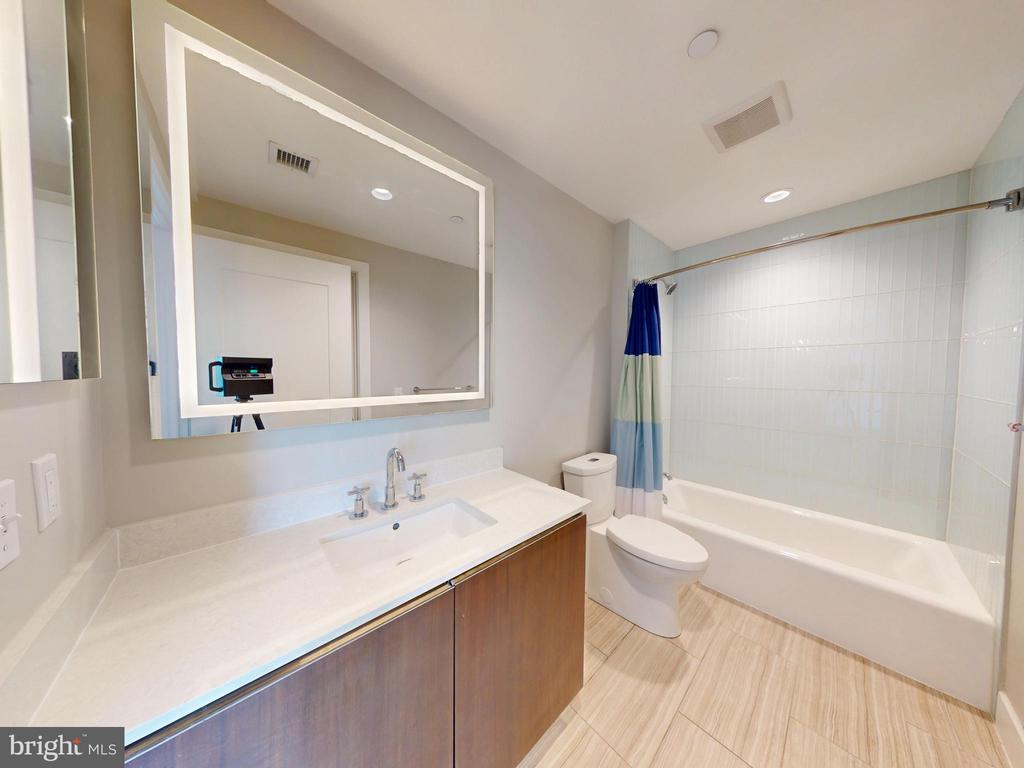 Rockville, Maryland, 20852, United States, 2 Bedrooms Bedrooms, ,2 BathroomsBathrooms,Residential,For Sale,1861250