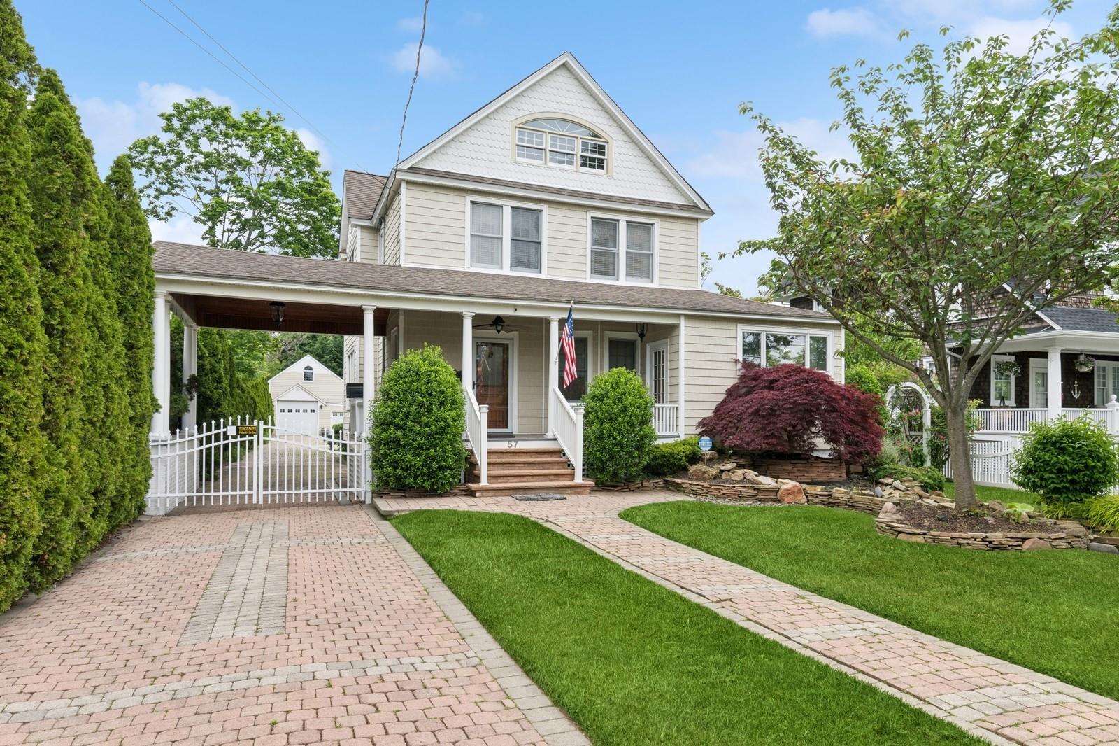 Bay Shore, New York, 11706, United States, 4 Bedrooms Bedrooms, ,3 BathroomsBathrooms,Residential,For Sale,1836669