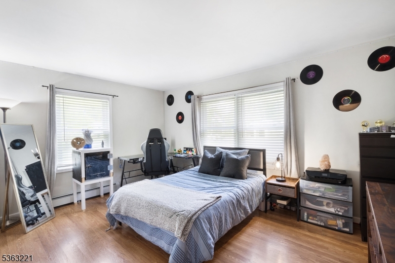 Hampton Twp., New Jersey, 07860, United States, 5 Bedrooms Bedrooms, ,3 BathroomsBathrooms,Residential,For Sale,1847031