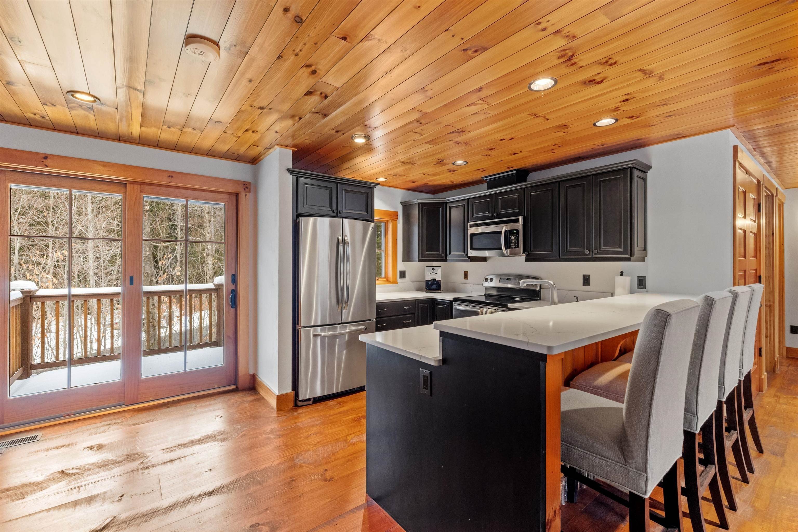 Lincoln, New Hampshire, 03251, United States, 7 Bedrooms Bedrooms, ,4 BathroomsBathrooms,Residential,For Sale,1983511