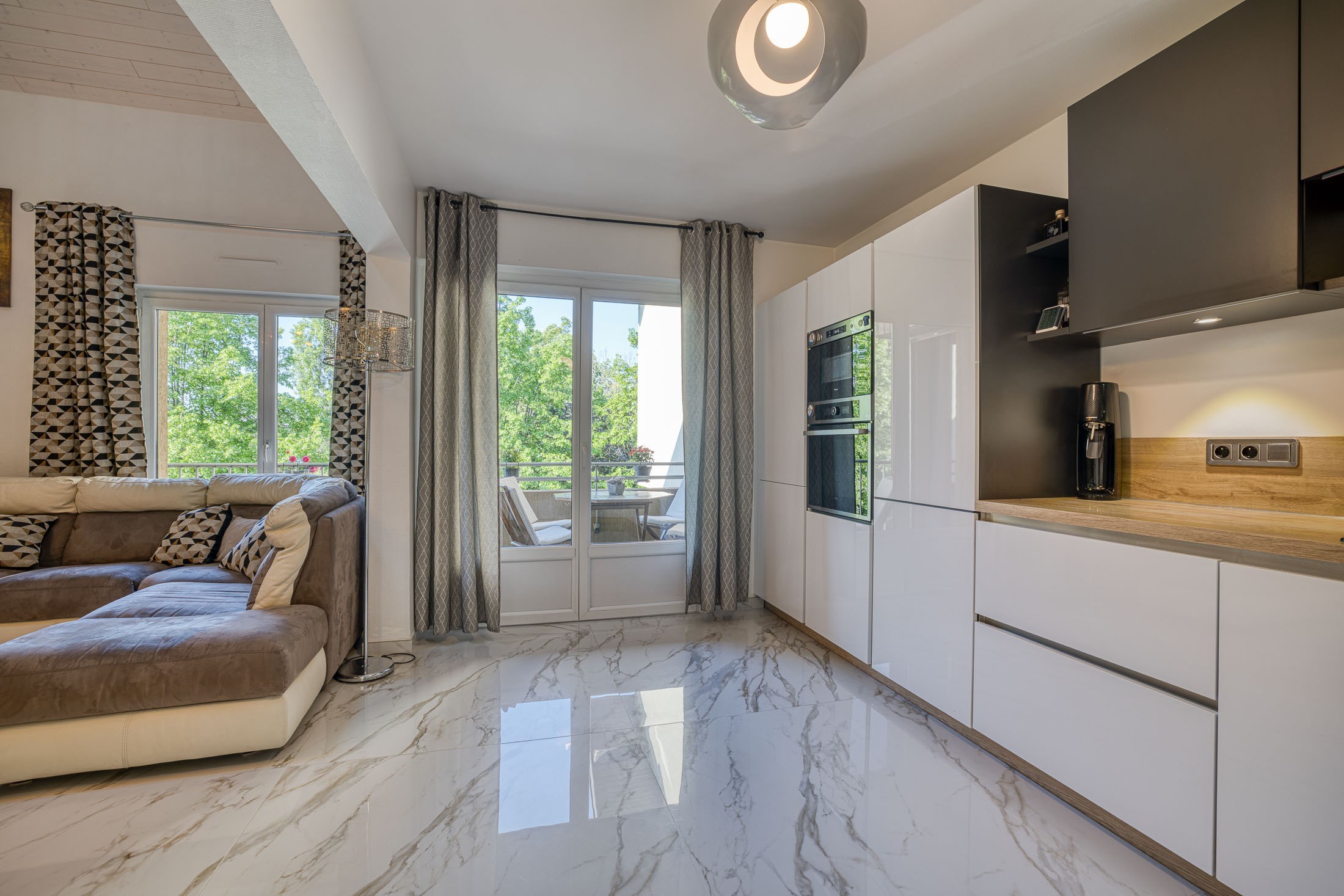  Bright top-floor duplex apartment – Open views & house-like feel - 物件實景