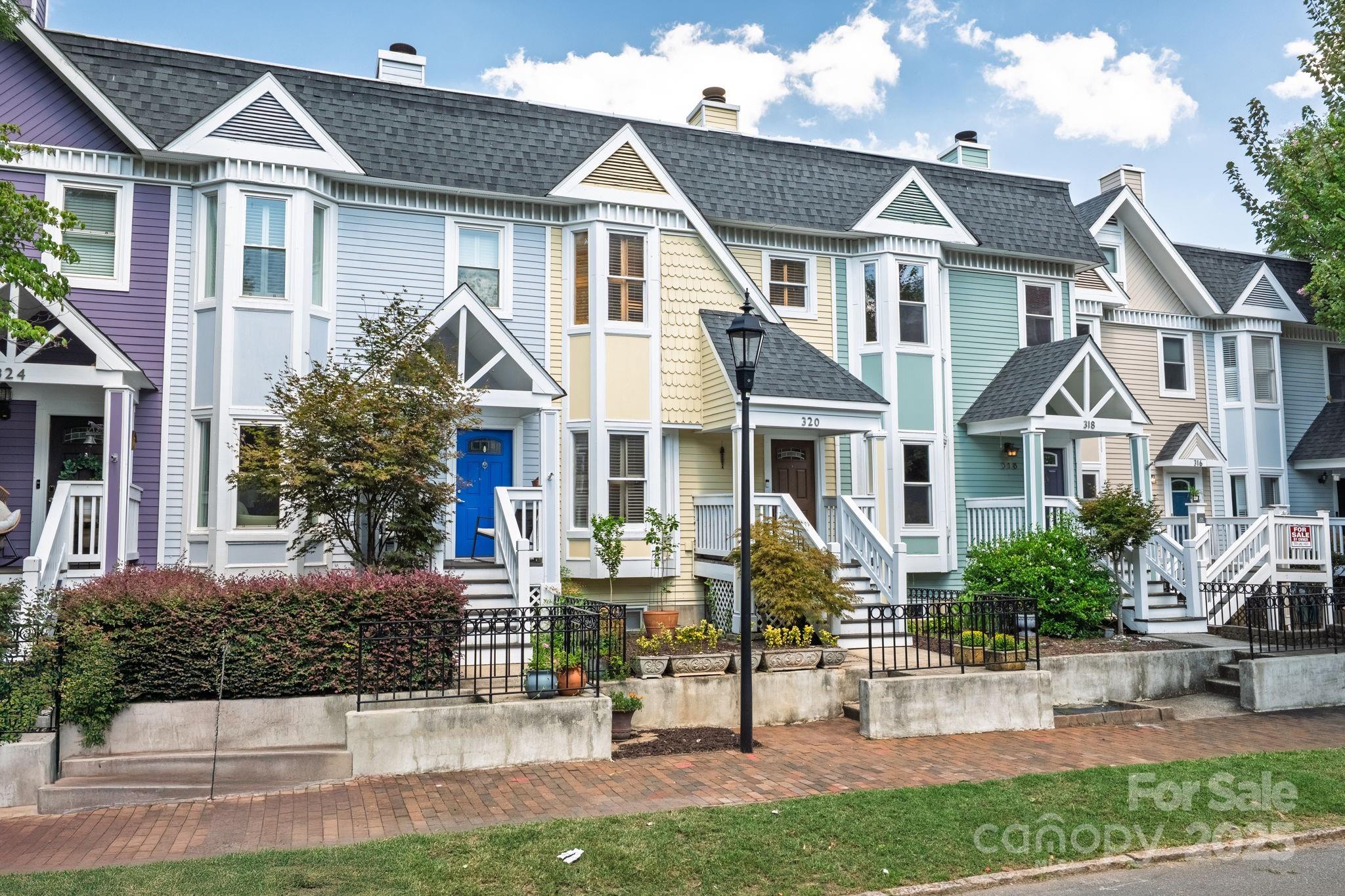 Charlotte, North Carolina, 28202, United States, 3 Bedrooms Bedrooms, ,3 BathroomsBathrooms,Residential,For Sale,1939897