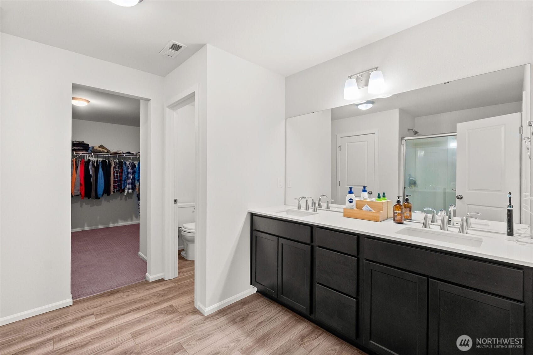 Olympia, Washington, 98501, United States, 4 Bedrooms Bedrooms, ,3 BathroomsBathrooms,Residential,For Sale,1997535