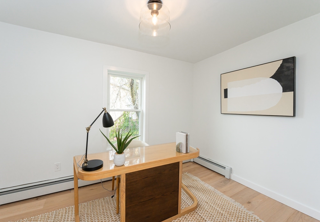 Haverhill, Massachusetts, 01830, United States, 4 Bedrooms Bedrooms, ,2 BathroomsBathrooms,Residential,For Sale,1991718