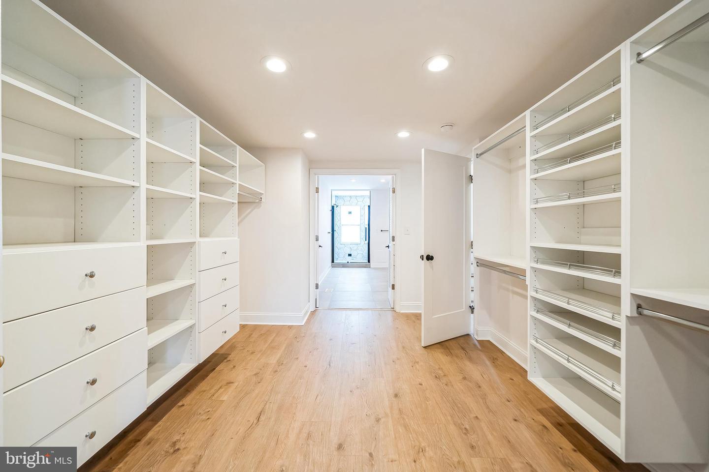 Philadelphia, Pennsylvania, 19130, United States, 4 Bedrooms Bedrooms, ,3 BathroomsBathrooms,Residential,For Sale,1949976